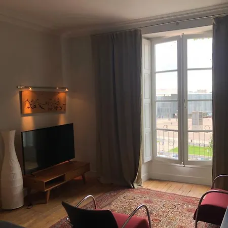 Le Doyenne - Entree Autonome - Hypercentre 2*