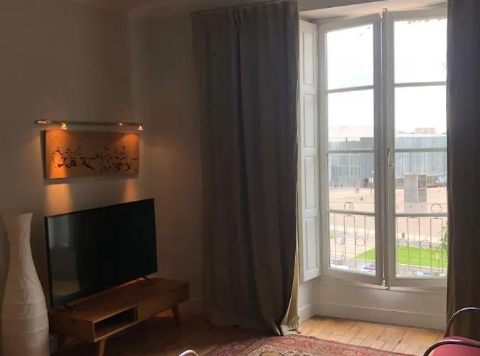 Le Doyenne - Entree Autonome - Hypercentre 2*