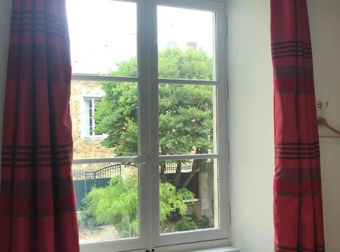 Le Doyenne - Entree Autonome - Hypercentre Bed & Breakfast Le Mans