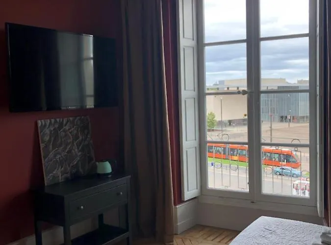 Le Doyenne - Entree Autonome - Hypercentre Bed and breakfast Le Mans