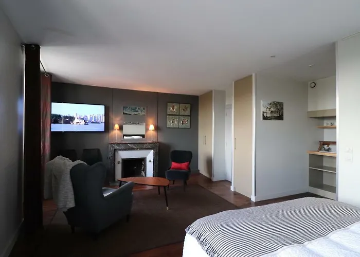 Le Doyenne - Entree Autonome - Hypercentre Bed and breakfast Le Mans