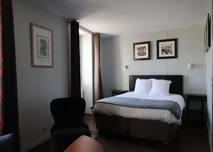 Le Doyenne - Entree Autonome - Hypercentre Bed and breakfast Le Mans